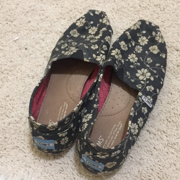 Toms! - Picture 2 of 3